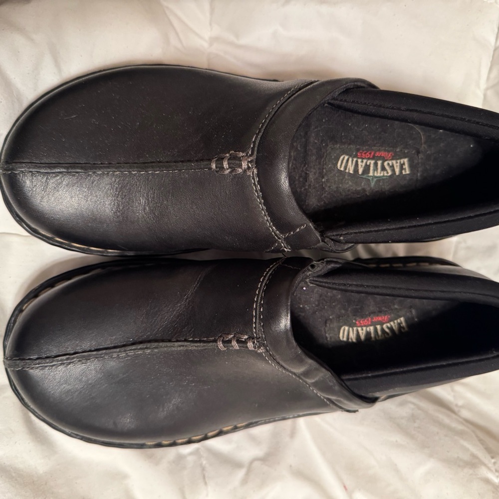 Eastland nusing clogs